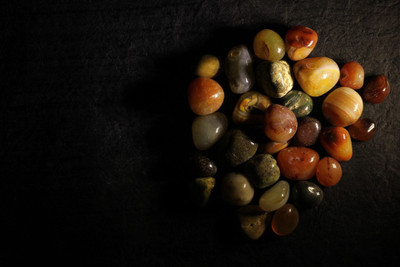 

Pebblewala PBLWLA012 Polished Asymmetrical Onyx Pebbles(Multicolor 980 g)