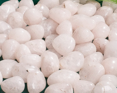 

Decor Pebbles FSPF005 Polished Asymmetrical Quartz Pebbles(Pink 5 kg)
