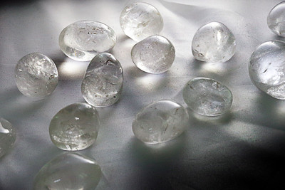

Decor Pebbles FSPB018 Polished Asymmetrical Crystal Pebbles(Clear 7 kg)