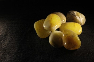 

Pebblewala PBLWLA019 Polished Asymmetrical Onyx Pebbles(Yellow 980 g)