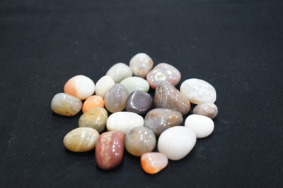 

Pebblewala PBLWLA036 Polished Asymmetrical Onyx Pebbles(Multicolor 980 g)