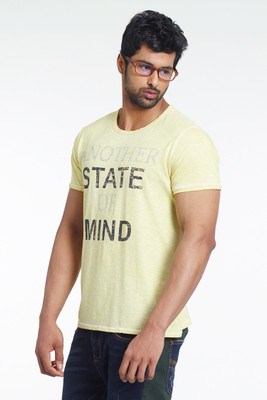 

Masculino Latino Printed Men' Round Neck Beige T-Shirt, Mustard