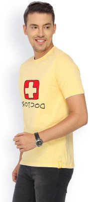 

Campus Sutra Printed Men Round Neck Yellow T-Shirt