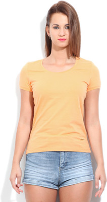 

United Colors of Benetton. Solid Women's Round Neck Orange T-Shirt, 27z