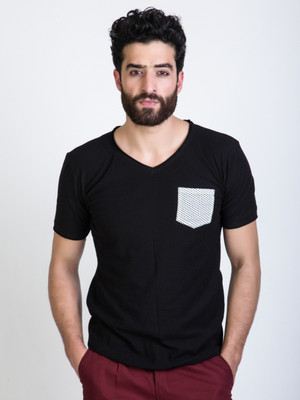 

Mr Button Solid Men' V-neck Black T-Shirt