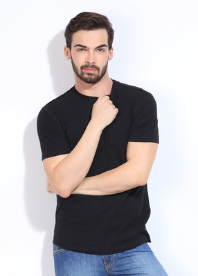 

Levi's Solid Men's Henley Black T-Shirt