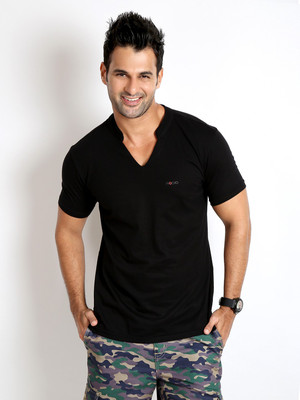 

Rodid Solid Men V-neck Black T-Shirt
