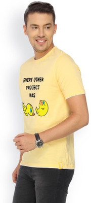 

Campus Sutra Printed Men Round Neck Yellow T-Shirt