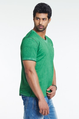 

Masculino Latino Printed Men's V-neck Green T-Shirt