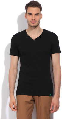 

United Colors of Benetton. Solid Men's Fashion Neck Black T-Shirt, 100