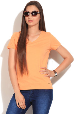 

United Colors of Benetton. Solid Women's V-neck Orange T-Shirt, 27z