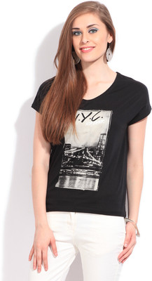 

Arrow Printed Women's V-neck Black T-Shirt