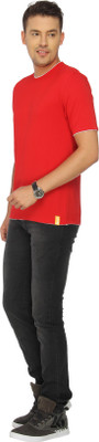 

Campus Sutra Solid Men Round Neck Red T-Shirt