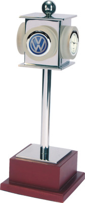 

YNA Analog Silver Clock