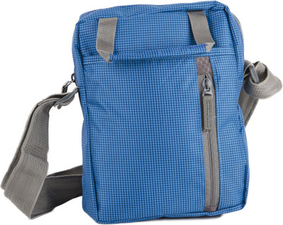 

Igypsy IGYPSY Traveller Green O1 Utility Bag Travel Toiletry Kit(Blue)