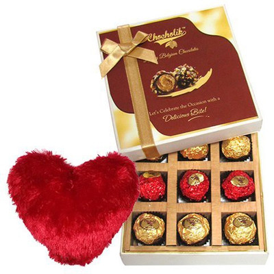 

Chocholik Cushion Gift Set