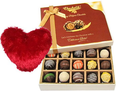 

Chocholik Cushion Gift Set