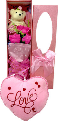 

Luxury gifts by nikki Showpiece, Cushion Gift Set