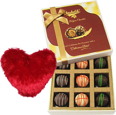 Chocholik Cushion Gift Set