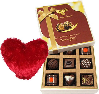 

Chocholik Cushion Gift Set