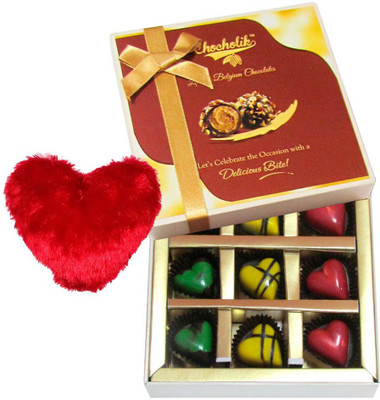 

Chocholik Cushion Gift Set