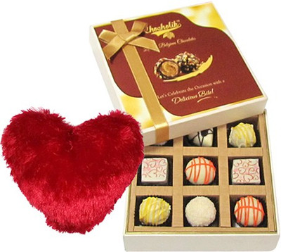 

Chocholik Cushion Gift Set