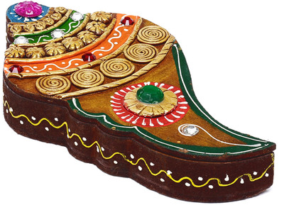 34% OFF on Aapno Rajasthan Conch Shell Wood And Clay Jewellery Vanity Box(Multicolor)