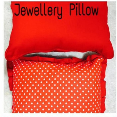 

Hanu Enterprises Jewellery Pillow with Pockets Makeup Vanity Box(Red)