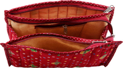 

Angel Quilts Makeup 3 chain Vanity Box(Mehroon)