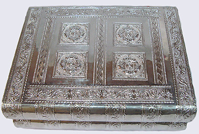

Fusion Jewels Vanity - Jewellery Box Cosmetics and Jewellery Vanity Box(Silver)