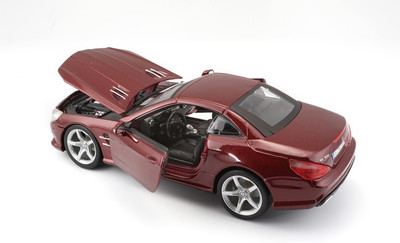 

Bburago Mercedes-Benz SL 500 Hardtop(Met Red)