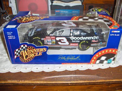 

Winners Circle Dale Earnhardt 3 Goodwrench 124 Scale 2000 Diecast Car(Black)