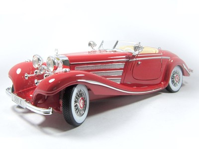 

Maisto Mercedes Benz 1936 500k Typ Roadster Red 1:18 Diecast Scale Model Car(Red)