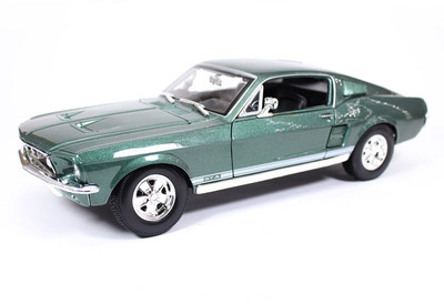 

Maisto 1967 Ford Mustang GTA Fastback green 1:18 by Maisto Diecast scale model car(Green)