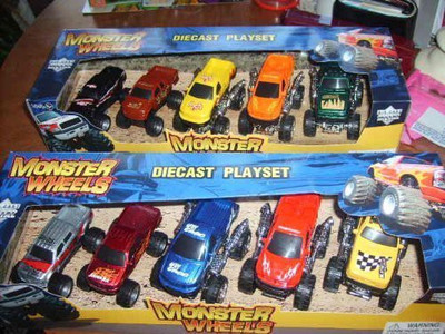 

Monster Wheels Diecast Playset With 5 Monster Trucks Colors & Style May(Multicolor)