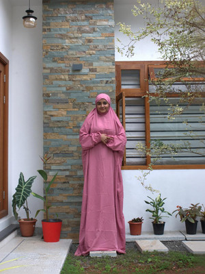 HouseOfCommon Crepe Solid Abaya With Hijab(Pink)