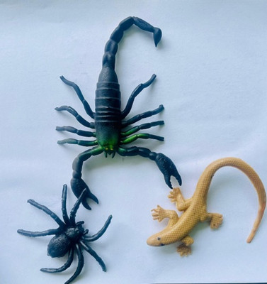 Tik C Rubber scorpion lizard and spider toys set(Multicolor)