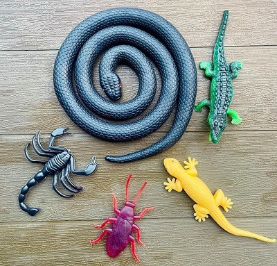 Tik C Animal toys rubber snake,crocodile,lizard gang set(Multicolor)