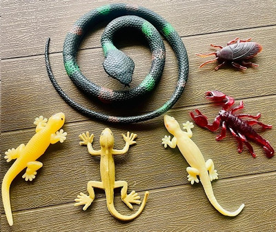 Tik C Rubber snake lizards gang toys(Multicolor)