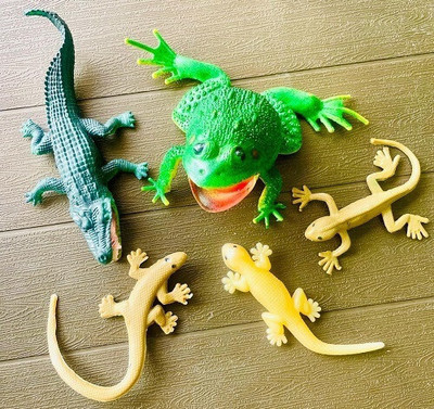 Tik C RUbber crocodile frog lizards gang toys(Multicolor)