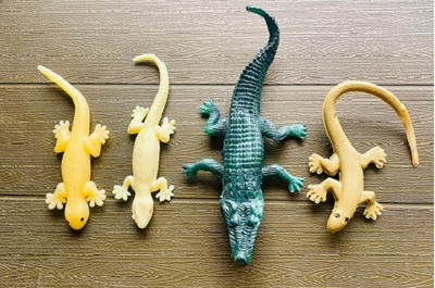 Tik C Rubber crocodile,lizards prank toys(Multicolor)