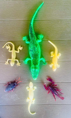 Tik C Rubber crocodile lizard gang toys(Multicolor)