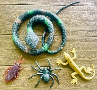 Tik C Rubber snake spider,lizard and cockroach gang set(Multicolor)