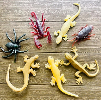 Tik C Rubber lizard spider and cockroach gang toys(Multicolor)