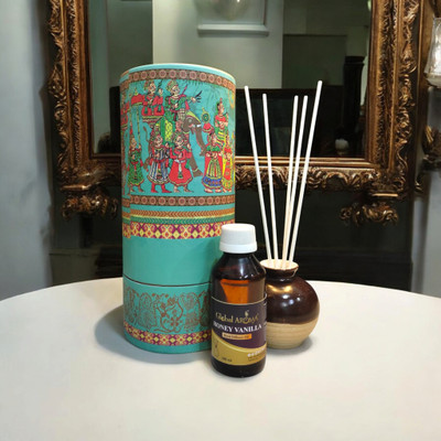 GLOBAL AROMA Reed Honey Vanila Fragrance Diffuser Set Ethenic Pot Reed Diffuser Honey Vanila Fragrance,Indian Art,Home Decor,Aromatic Diffuser(100 ml)