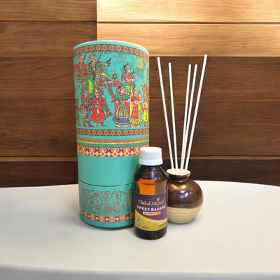 GLOBAL AROMA Reed Sweet Banana Fragrance Diffuser Set Ethenic Pot Reed Diffuser Sweet Banana Fragrance,Indian Art,Home Decor,Aromatic Diffuser(100 ml)