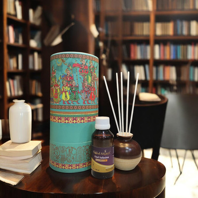 GLOBAL AROMA Ethenic Pot Reed Set Oud Infusion Fragrance Diffuser Set POT-W-FIBER STICKS-OUD INFUSION -100ML(100 ml)