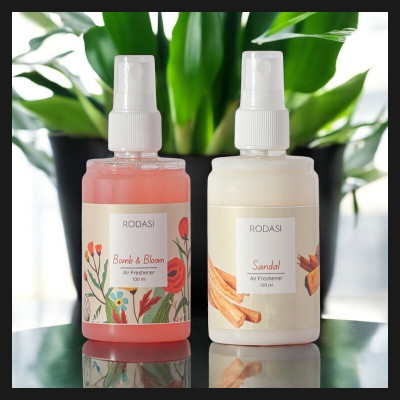 RODASI BOMB AND BLOOM SANDAL Car Freshener Spray RDS_FBBSD100ML_104(2 x 100 ml)
