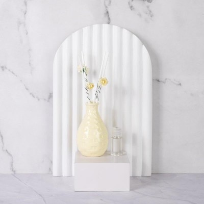 The June shop Raindrop Vase Reed Diffuser Natural Fragrance for Wild Jasmine Portable Room Air Purifier(White)