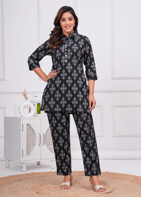 Chandar Textile Women Printed Black Top & Pyjama Set